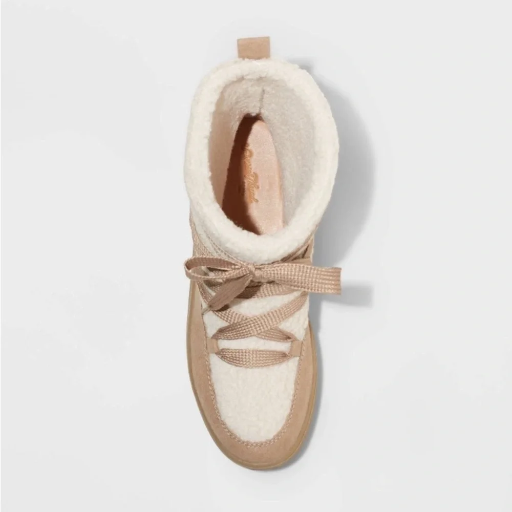 Women's Birgitte Winter Boots - Universal Thread™ Taupe nwt